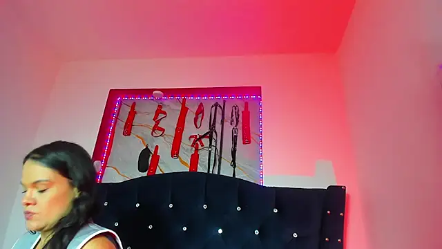KiraXxx hh online show from 21, 4, 2026