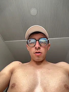 Snapshot of LeonBlazze chatting on 9, 4, 2026 LeonBlazze online show from 9, 4, 2026