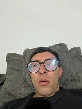 Snapshot of LeonBlazze chatting on 5, 5, 2026 LeonBlazze online show from 5, 5, 2026