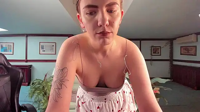 Snapshot of Kirarustle1 chatting on 15, 5, 2026 Kirarustle1 online show from 15, 5, 2026