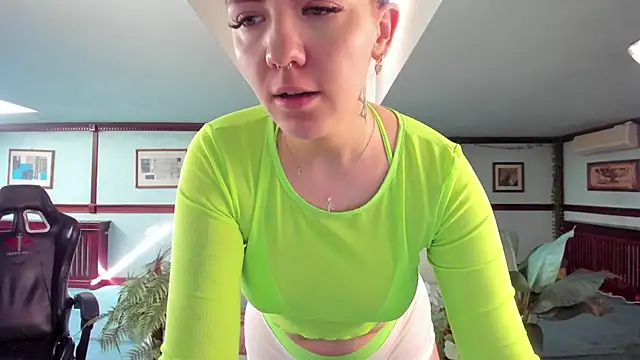 Snapshot of Kirarustle1 chatting on 2, 6, 2026 Kirarustle1 online show from 2, 6, 2026
