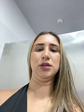 Snapshot of VictoriaWhitmore chatting on 6, 4, 2026 VictoriaWhitmore online show from 6, 4, 2026