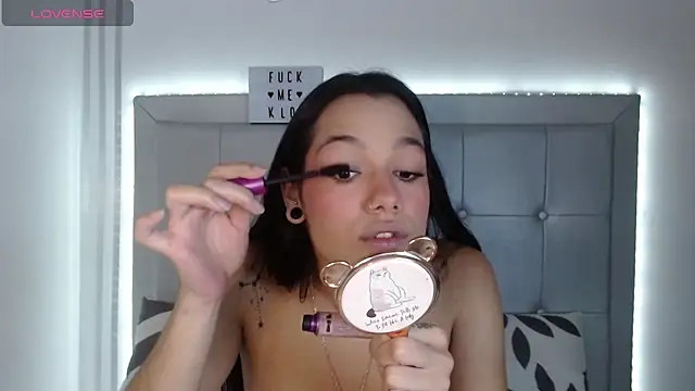 Snapshot of Kloe__watson chatting on 22, 4, 2026 Kloe watson online show from 22, 4, 2026