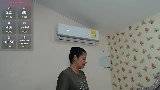 crystal watson0 online show from 17, 4, 2026