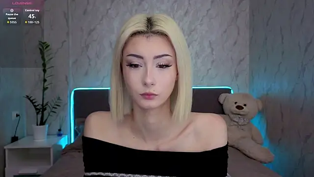 Snapshot of kittysocutie chatting on 15, 5, 2026 kittysocutie online show from 15, 5, 2026