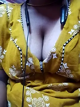 Snapshot of Lucky_Meenu chatting on 6, 4, 2026 Lucky Meenu online show from 6, 4, 2026