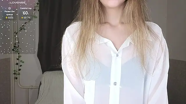 Snapshot of Emily_Nelsonn chatting on 7, 6, 2026 Emily Nelsonn online show from 7, 6, 2026