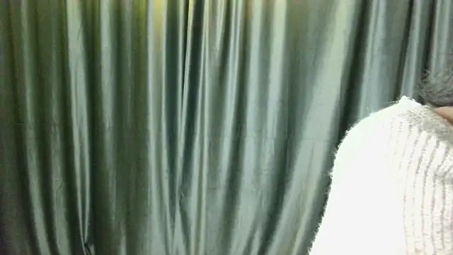 Snapshot of Layla_Muur chatting on 15, 5, 2026 Layla Muur online show from 15, 5, 2026