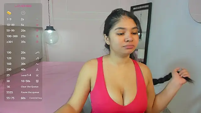 MilaHeat1 online show from 13, 4, 2026