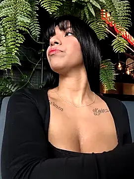 Snapshot of MonserratJons01 chatting on 18, 4, 2026 MonserratJons01 online show from 18, 4, 2026