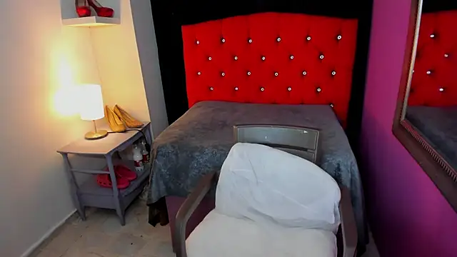 ScarletBigTitties online show from 18, 4, 2026