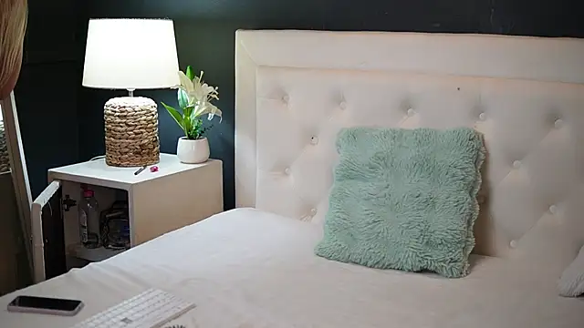 Snapshot of DaliaParis chatting on 7, 5, 2026 DaliaParis online show from 7, 5, 2026