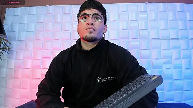 Snapshot of DanteTargaryen chatting on 21, 4, 2026 DanteTargaryen online show from 21, 4, 2026