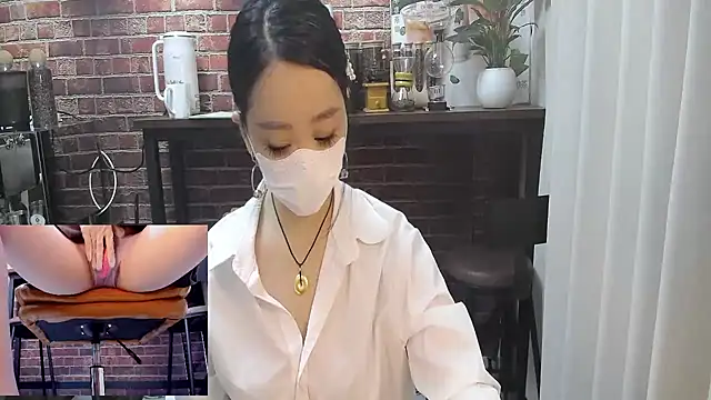 Snapshot of Latte-01 chatting on 17, 4, 2026 Latte-01 online show from 17, 4, 2026