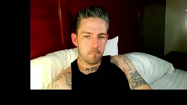 Snapshot of SkylarrGrey chatting on 7, 4, 2026 SkylarrGrey online show from 7, 4, 2026