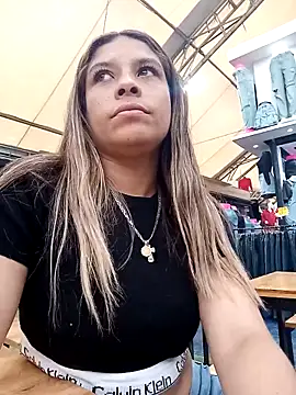 Snapshot of alanna6950 chatting on 4, 4, 2026 alanna6950 online show from 4, 4, 2026