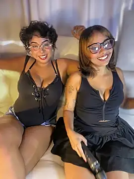 Snapshot of LeylaKnox chatting on 3, 6, 2026 LeylaKnox online show from 3, 6, 2026