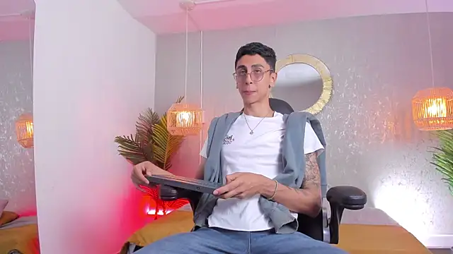 Snapshot of Gio_carangi chatting on 24, 6, 2026 Gio carangi online show from 24, 6, 2026