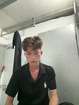 Nguyencuong1999 online show from 24, 4, 2026