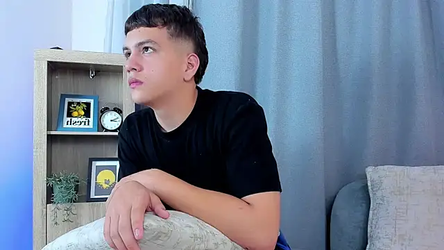 dennis hills online show from 30, 3, 2026