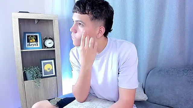 dennis hills online show from 4, 4, 2026