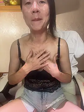 lilysister66 online show from 16, 4, 2026