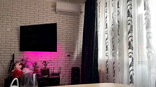 Snapshot of ElmiraDabato chatting on 7, 4, 2026 ElmiraDabato online show from 7, 4, 2026