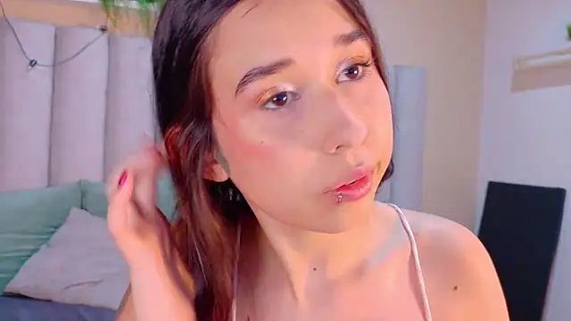Snapshot of StarrMoon__ chatting on 8, 7, 2026 StarrMoon online show from 8, 7, 2026