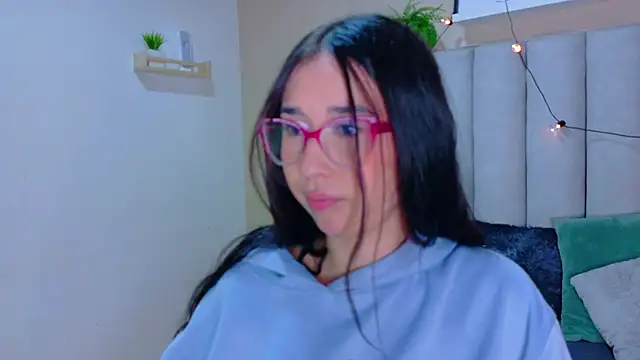 Snapshot of StarrMoon__ chatting on 24, 7, 2026 StarrMoon online show from 24, 7, 2026
