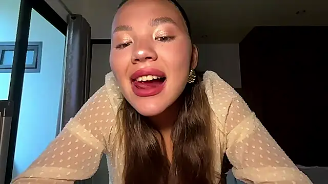 Snapshot of kamila_18_french chatting on 6, 4, 2026 kamila 18 french online show from 6, 4, 2026