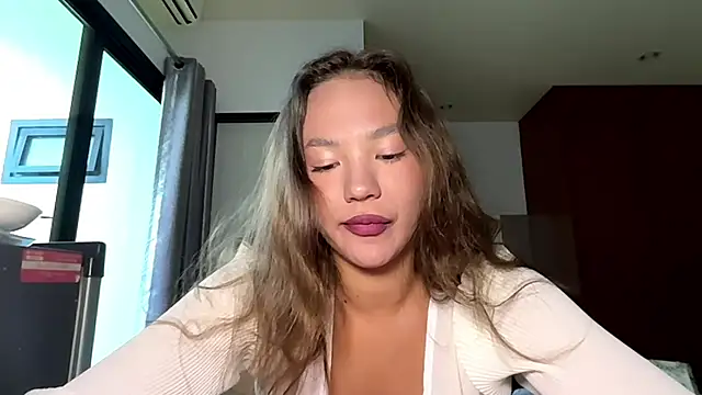 Snapshot of kamila_18_french chatting on 19, 4, 2026 kamila 18 french online show from 19, 4, 2026