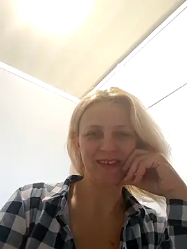 Snapshot of MiaLove183 chatting on 14, 4, 2026 MiaLove183 online show from 14, 4, 2026