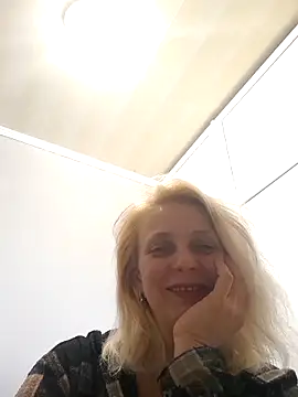 Snapshot of MiaLove183 chatting on 27, 4, 2026 MiaLove183 online show from 27, 4, 2026