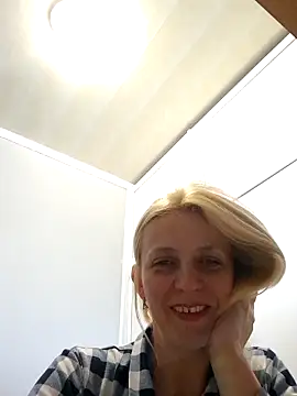 Snapshot of MiaLove183 chatting on 29, 4, 2026 MiaLove183 online show from 29, 4, 2026