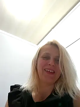 Snapshot of MiaLove183 chatting on 29, 5, 2026 MiaLove183 online show from 29, 5, 2026