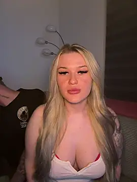 tiiffyy online show from 14, 4, 2026