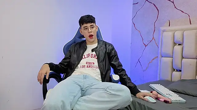 Tom Parker  online show from 10, 4, 2026