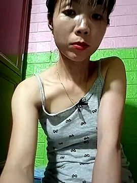 AmyLinee01 online show from 15, 4, 2026