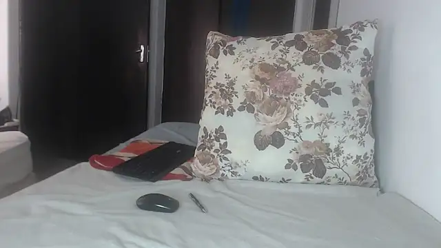 Lucia-boobs online show from 19, 4, 2026