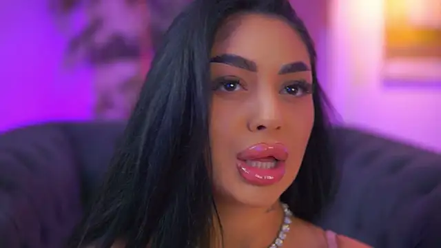 LatinaMorene online show from 18, 4, 2026
