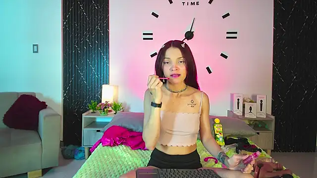 Snapshot of aurora_petitee chatting on 23, 4, 2026 aurora petitee online show from 23, 4, 2026