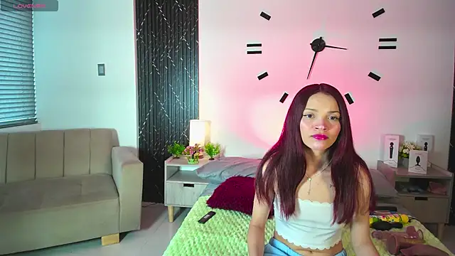 Snapshot of aurora_petitee chatting on 25, 4, 2026 aurora petitee online show from 25, 4, 2026