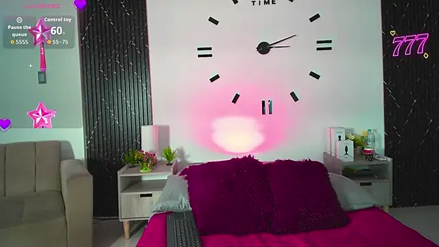 Snapshot of aurora_petitee chatting on 7, 5, 2026 aurora petitee online show from 7, 5, 2026