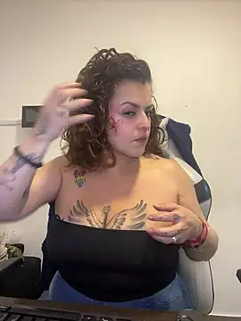 Snapshot of MiaHotboobs chatting on 9, 5, 2026 MiaHotboobs online show from 9, 5, 2026