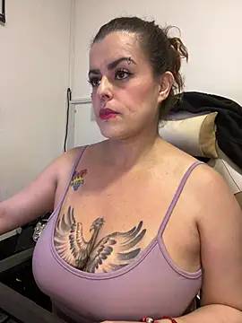 Snapshot of MiaHotboobs chatting on 17, 5, 2026 MiaHotboobs online show from 17, 5, 2026