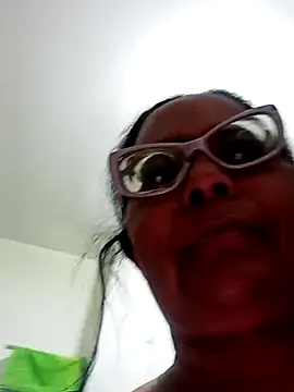 Snapshot of sexymomsn chatting on 5, 4, 2026 sexymomsn online show from 5, 4, 2026