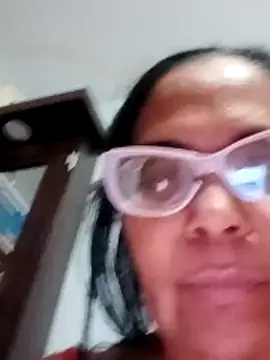 Snapshot of sexymomsn chatting on 6, 4, 2026 sexymomsn online show from 6, 4, 2026