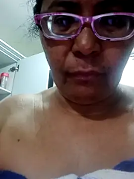 Snapshot of sexymomsn chatting on 10, 5, 2026 sexymomsn online show from 10, 5, 2026