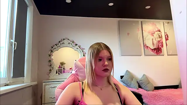 Snapshot of SweettAnny chatting on 28, 6, 2026 SweettAnny online show from 28, 6, 2026