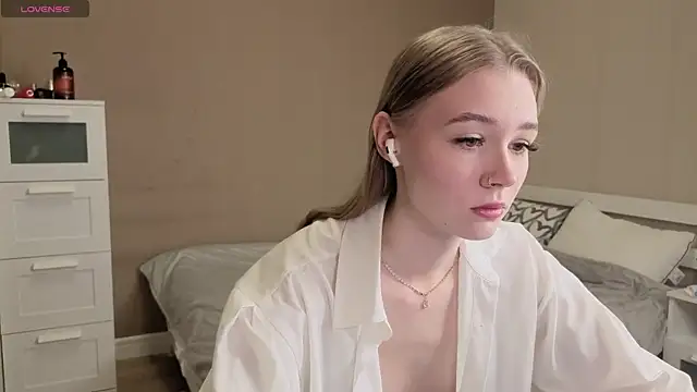 Sellina moon online show from 8, 4, 2026